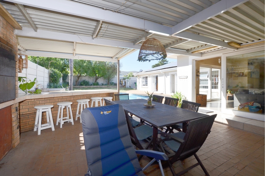5 Bedroom Property for Sale in Welgelegen 2 Western Cape